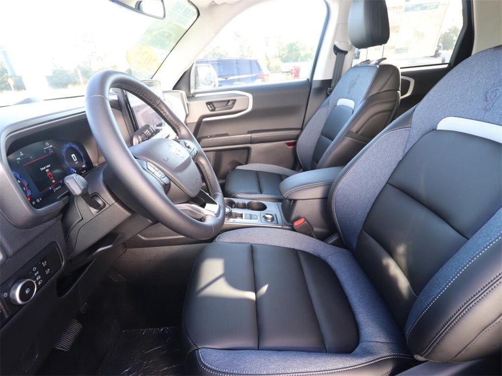 2025 Ford Bronco Sport Outer Banks photo 2