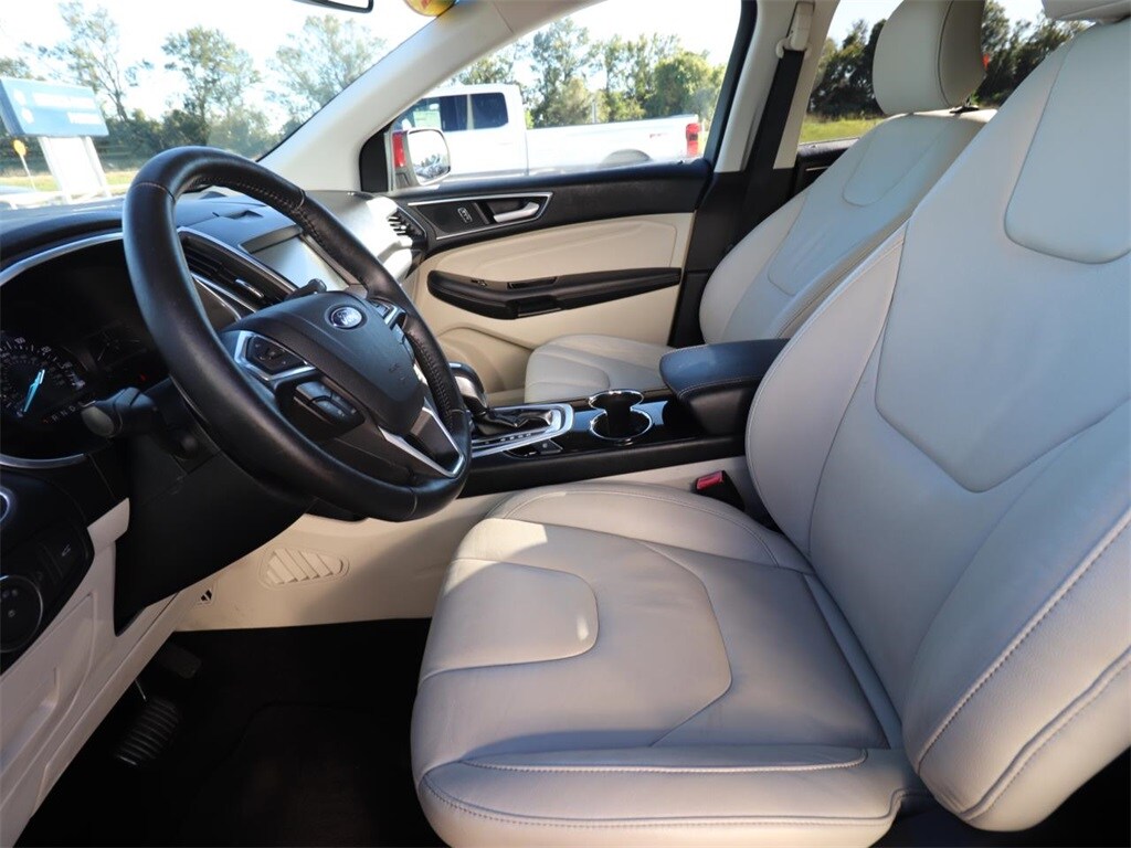 2015 Ford Edge Titanium photo 2