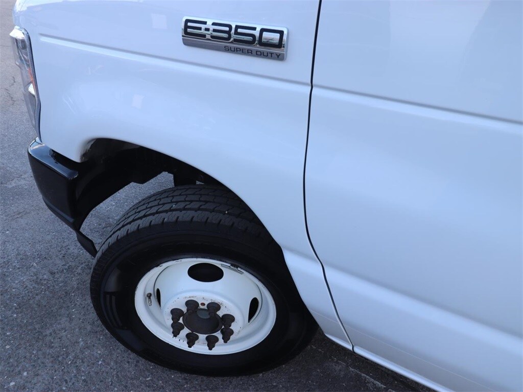 2023 Ford E-450 photo 3