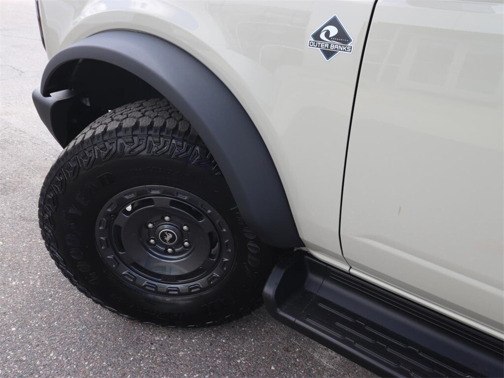 2025 Ford Bronco Outer Banks photo 4