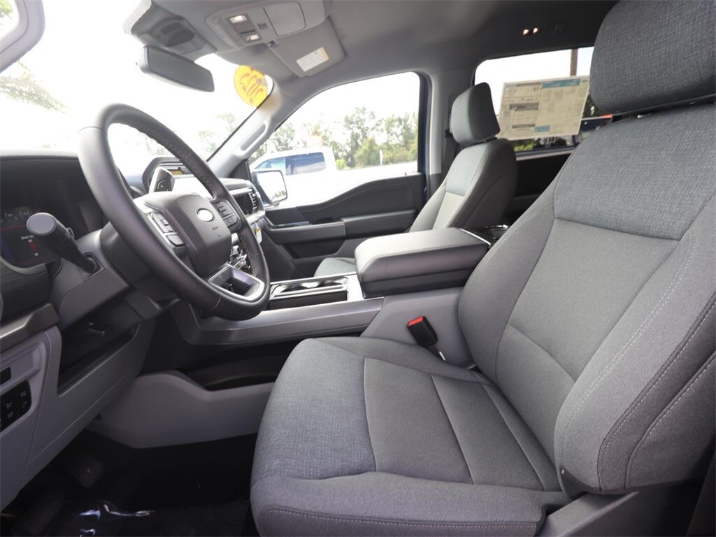 2025 Ford F-150 XLT photo 2