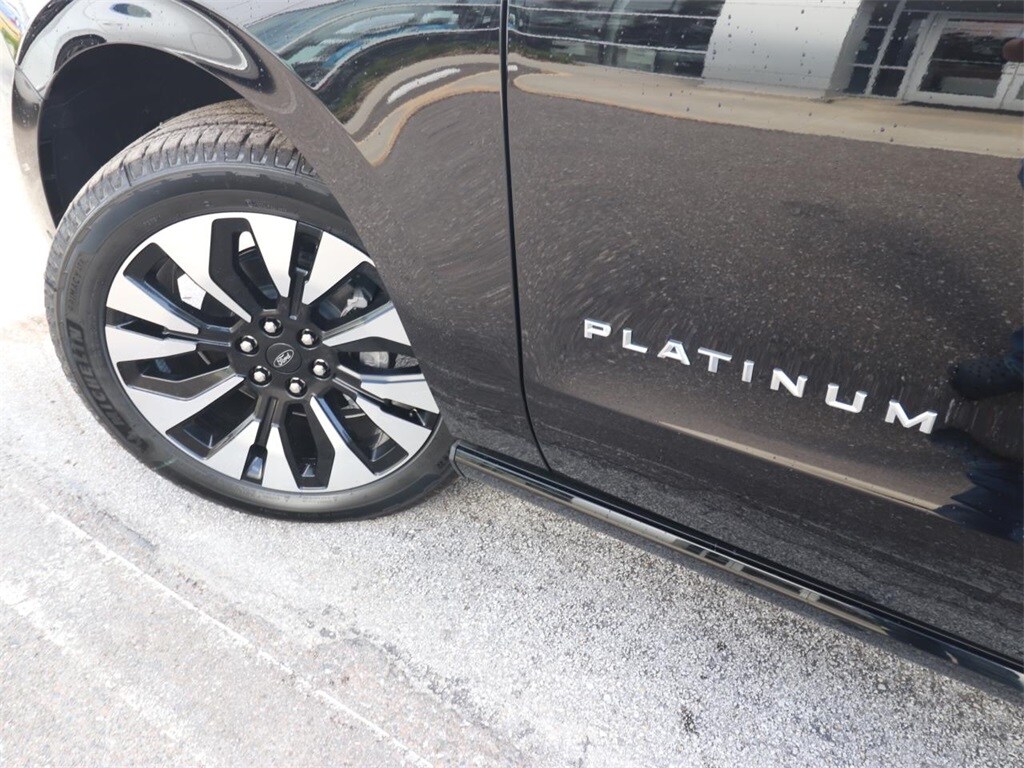 2025 Ford Expedition Platinum photo 3
