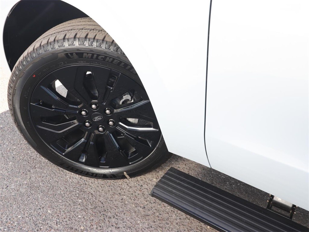 2025 Ford Expedition MAX Platinum photo 3