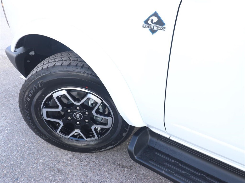 2025 Ford Bronco Outer Banks photo 4