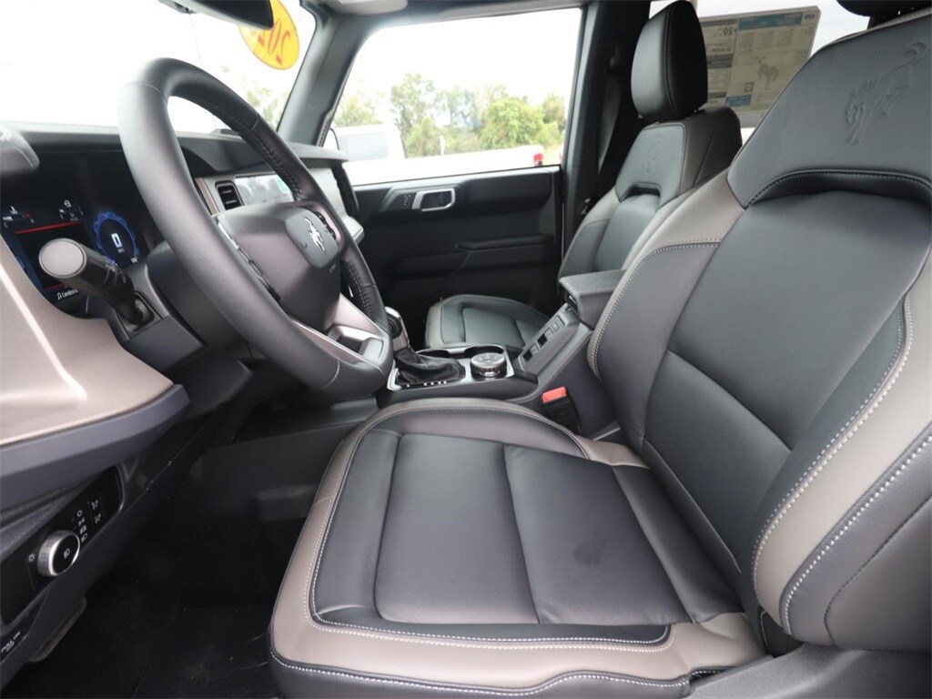 2025 Ford Bronco Outer Banks photo 2