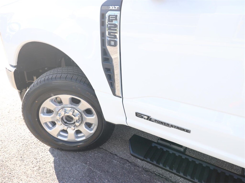 2024 Ford F-250 XLT photo 3