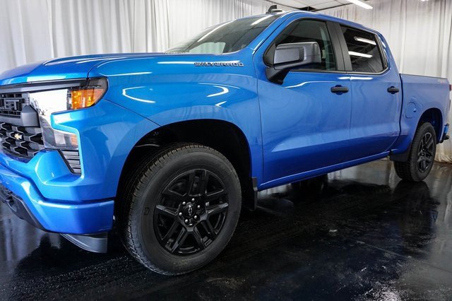 2025 Chevrolet Silverado 1500 Custom photo 3