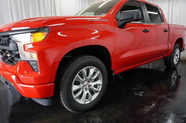 2025 Chevrolet Silverado 1500 Custom photo 3