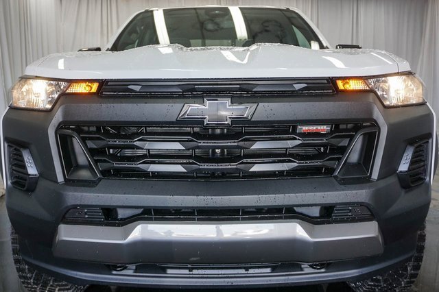 2025 Chevrolet Colorado Trail Boss photo 2