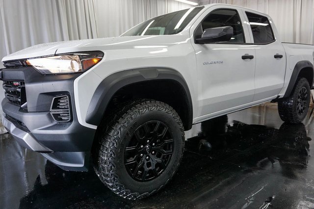 2025 Chevrolet Colorado Trail Boss photo 3