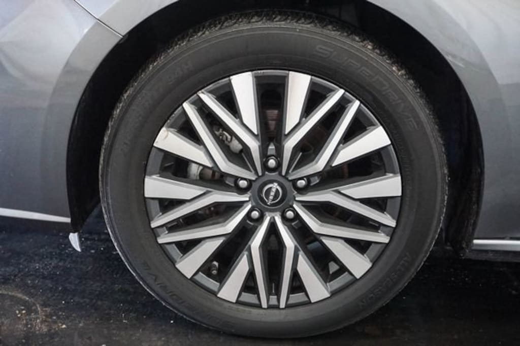 Used 2024 Nissan Altima 2.5 SV Sedan