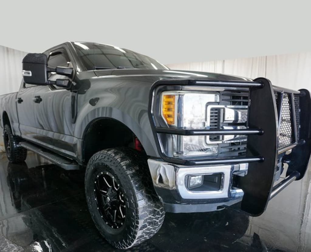 Used 2017 Ford Super Duty F-250 SRW Lariat Truck Crew Cab