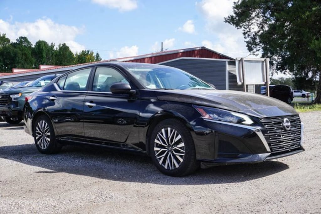 Used 2024 Nissan Altima 2.5 SV Sedan