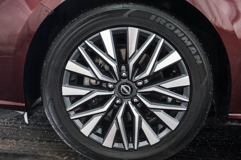 Used 2024 Nissan Altima 2.5 SV Sedan