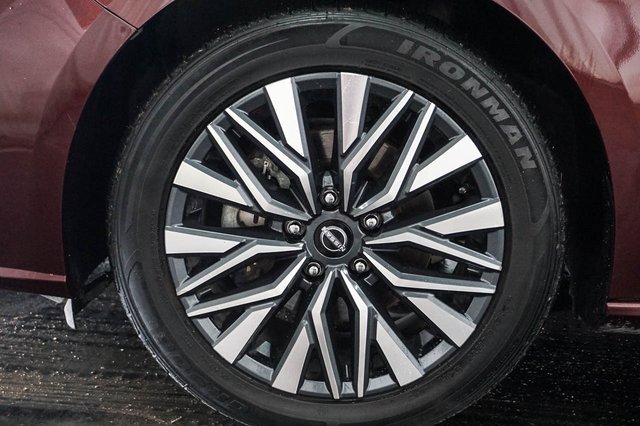 2024 Nissan Altima SV photo 4