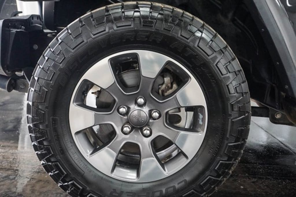 Used 2018 Jeep Wrangler Unlimited Sahara SUV