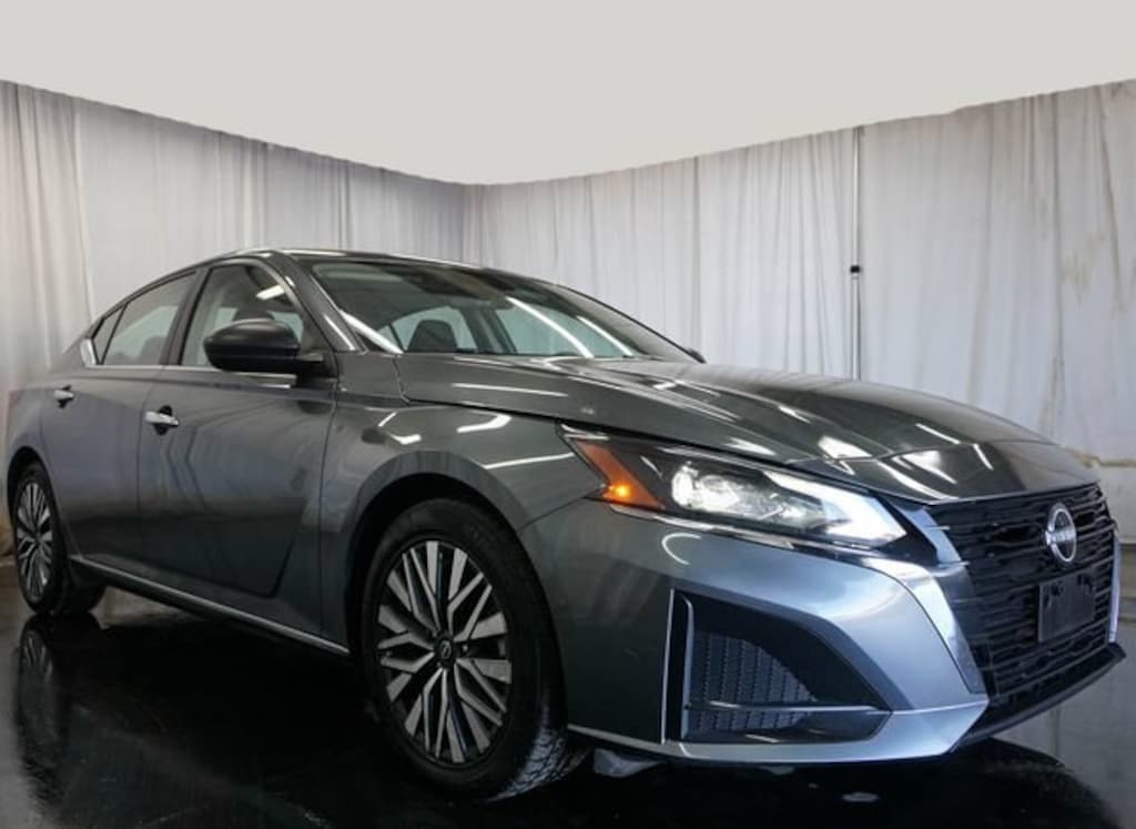 Used 2024 Nissan Altima 2.5 SV Sedan