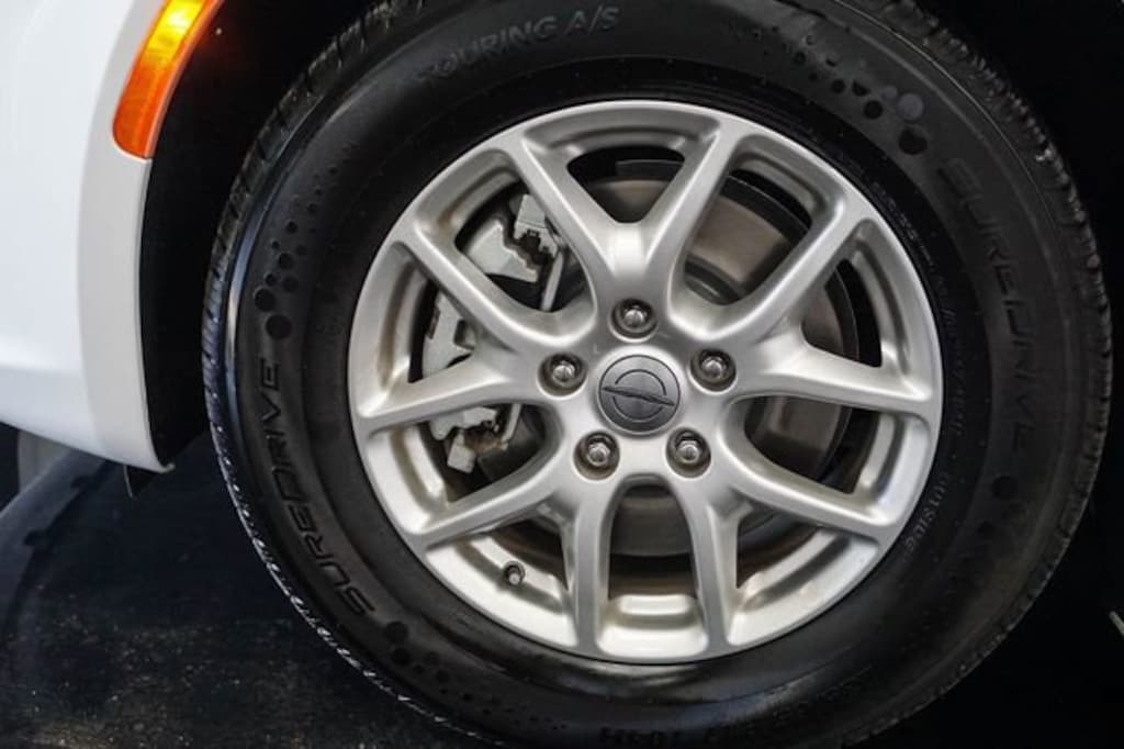 Used 2023 Chrysler Pacifica Touring L Van Passenger Van