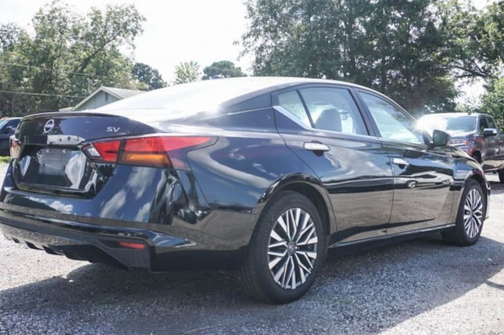 Used 2024 Nissan Altima 2.5 SV Sedan