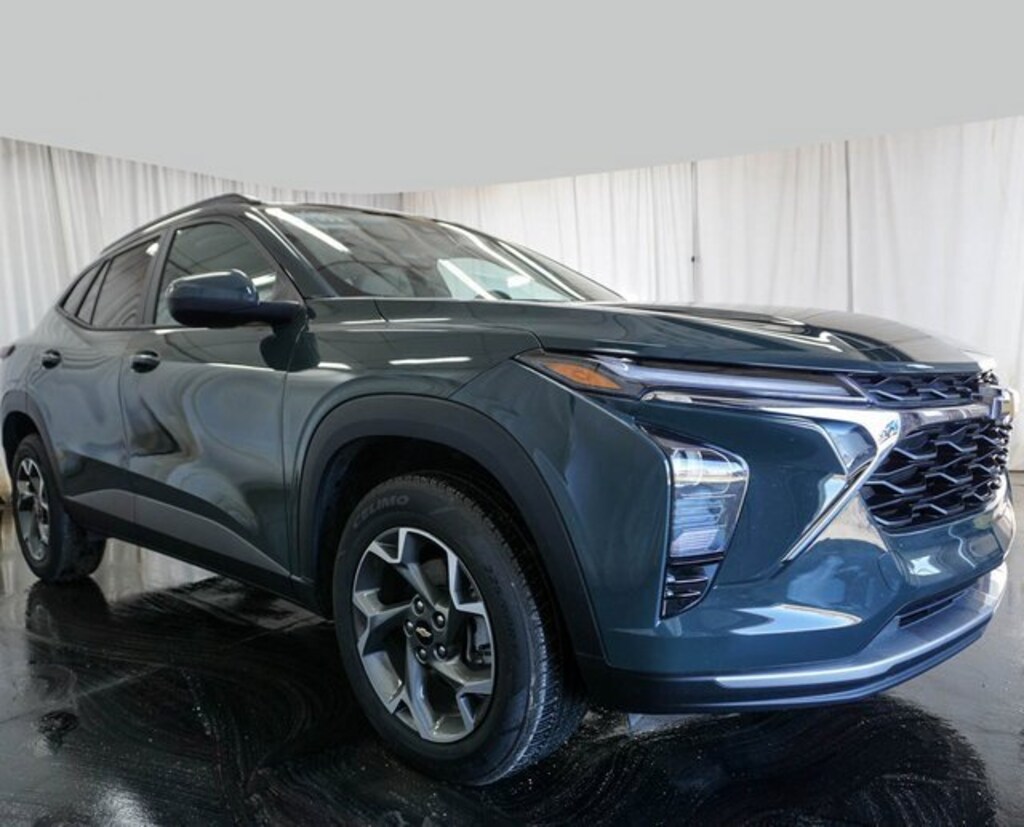 Used 2025 Chevrolet Trax LT SUV