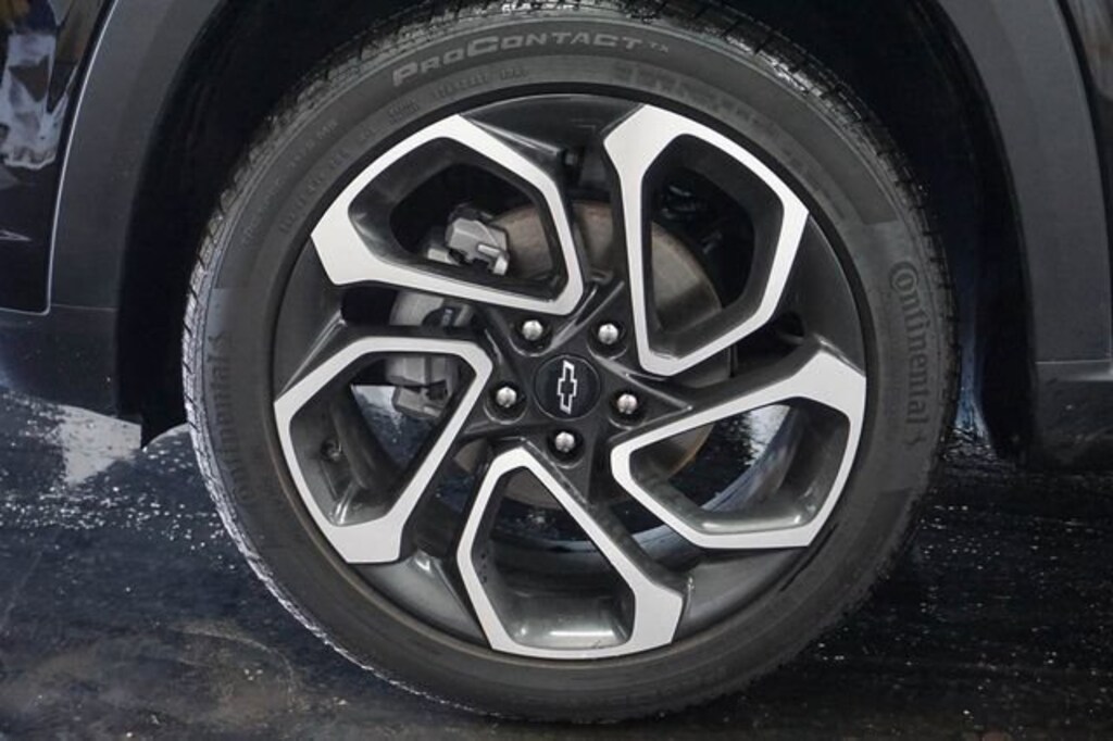 Used 2025 Chevrolet Trax 2RS SUV