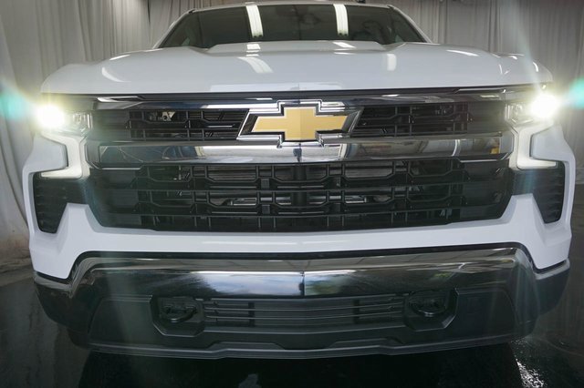 2026 Chevrolet Silverado 1500 LT photo 3
