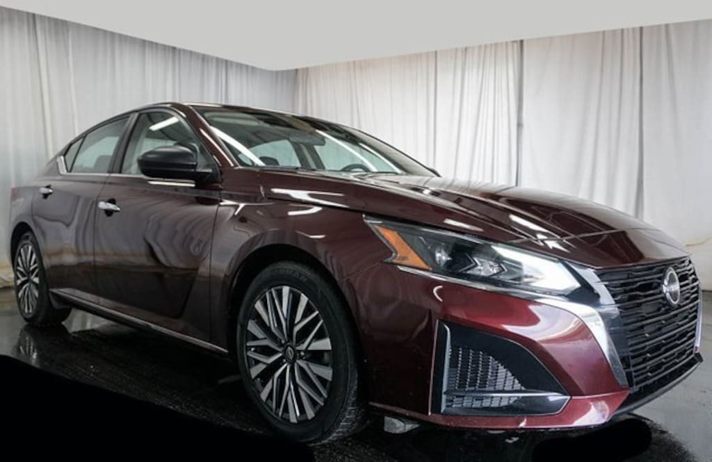 Used 2024 Nissan Altima 2.5 SV Sedan