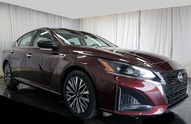 2024 Nissan Altima SV photo 2