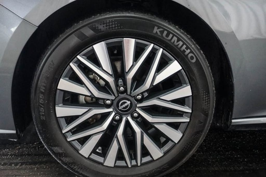 Used 2024 Nissan Altima 2.5 SV Sedan