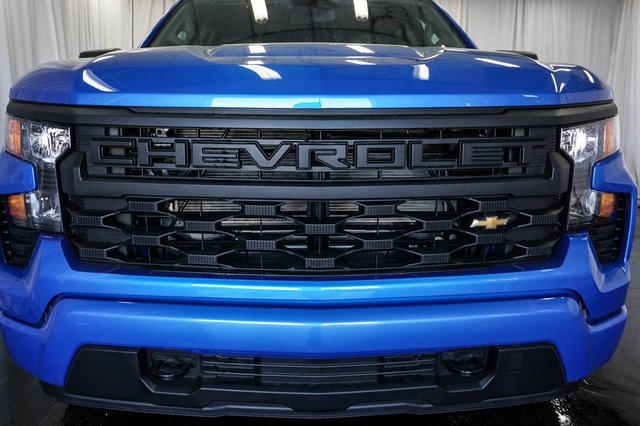 2025 Chevrolet Silverado 1500 Custom photo 2