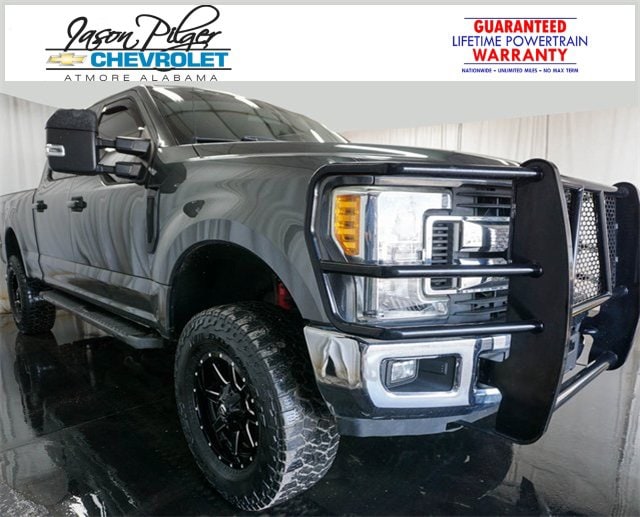 2017 Ford F-250 Super Duty XLT's photo