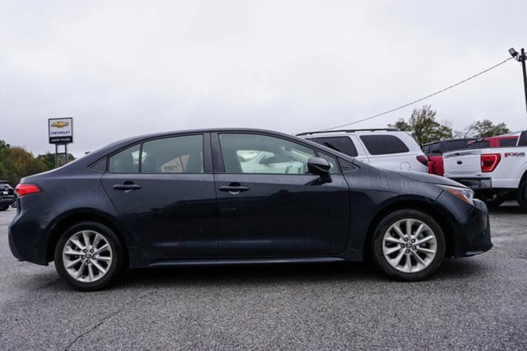 Used 2022 Toyota Corolla LE Sedan