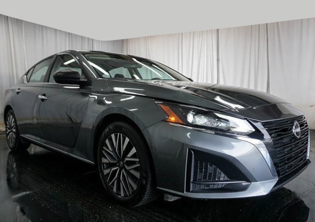 Used 2024 Nissan Altima 2.5 SV Sedan