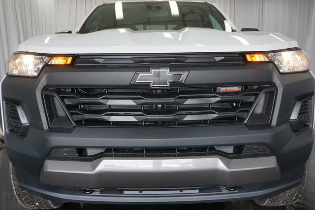 2025 Chevrolet Colorado Trail Boss photo 2