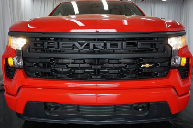 2025 Chevrolet Silverado 1500 Custom photo 2