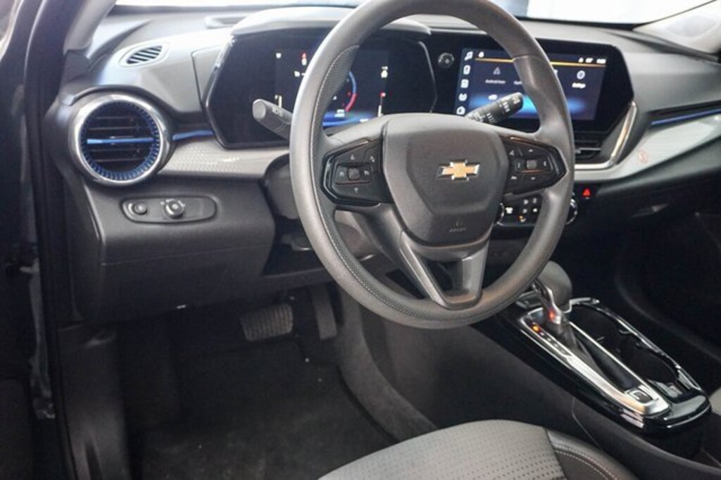 Used 2025 Chevrolet Trax LT SUV