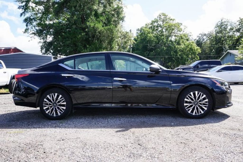 Used 2024 Nissan Altima 2.5 SV Sedan