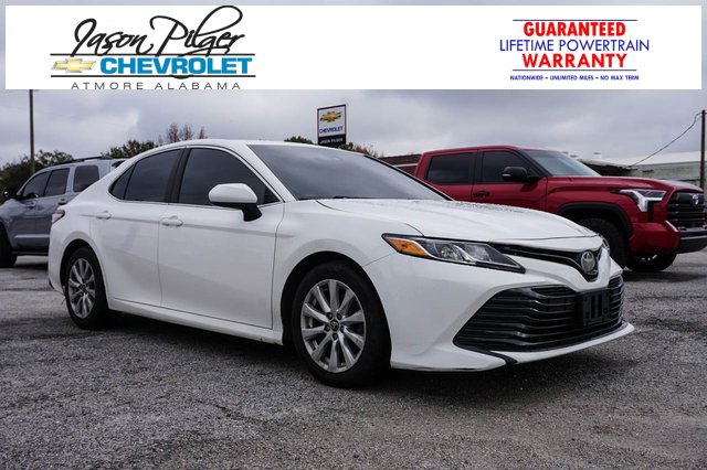 2018 Toyota Camry LE's photo