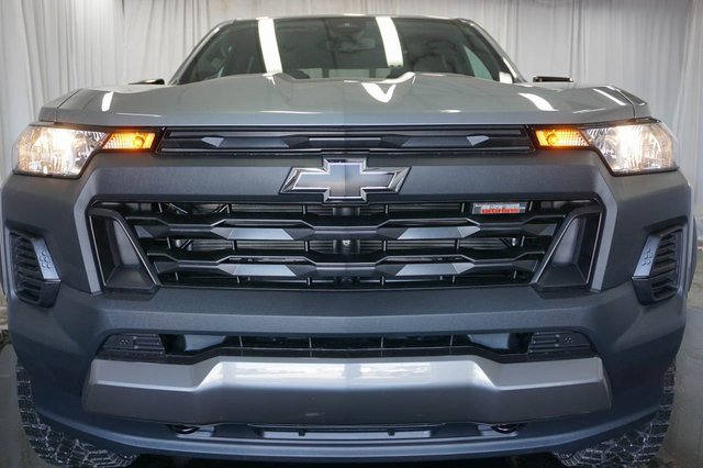 2026 Chevrolet Colorado Trail Boss photo 2