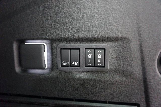 2026 Chevrolet Suburban Premier - Photo 21
