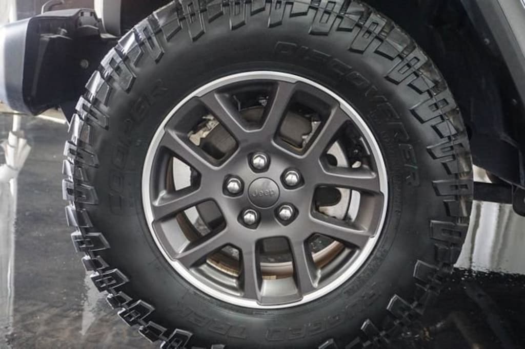 Used 2021 Jeep Gladiator Overland Truck Crew Cab