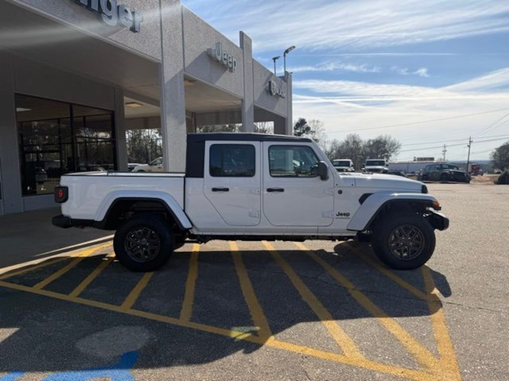 New 2026 Jeep Gladiator SPORT S 4X4 Pickup