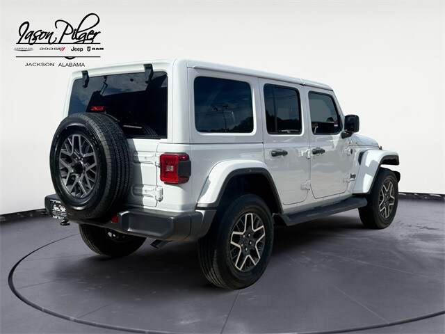2025 Jeep Wrangler Sahara photo 3