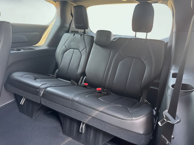 2026 Chrysler Voyager LX - Photo 13