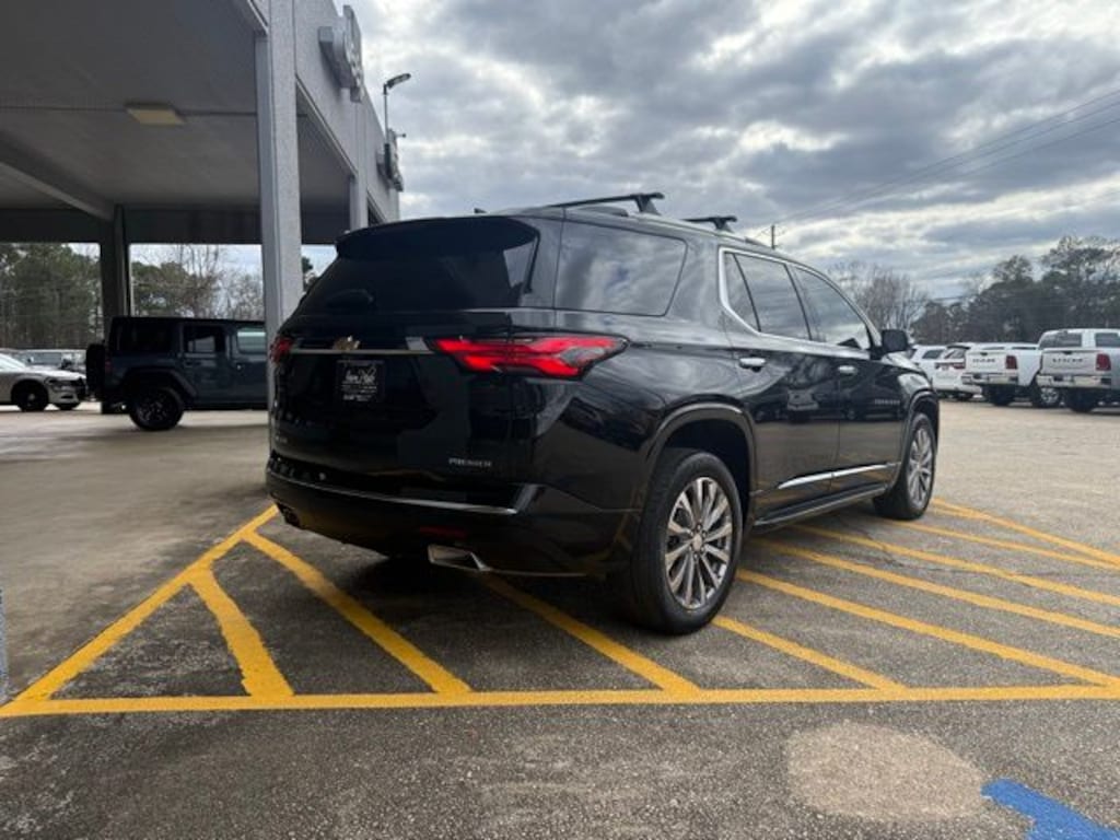 Used 2023 Chevrolet Traverse Premier SUV