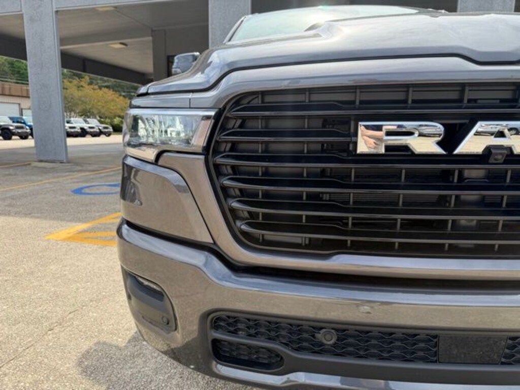 New 2026 Ram 1500 LARAMIE CREW CAB 4X4 5'7 BOX Pickup