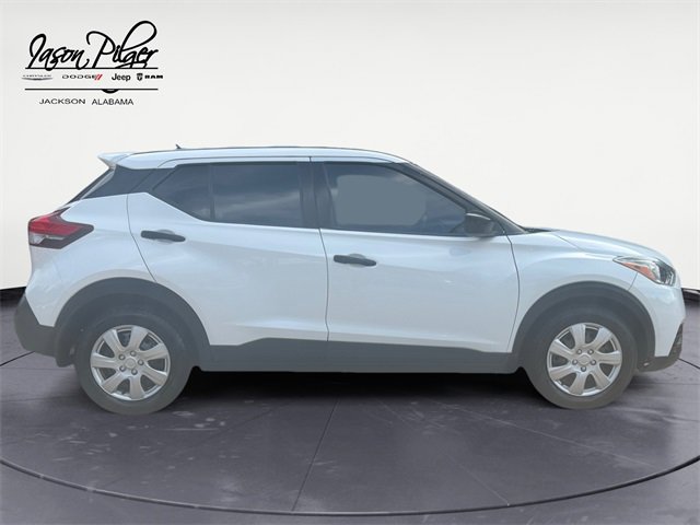 2020 Nissan Kicks S photo 2
