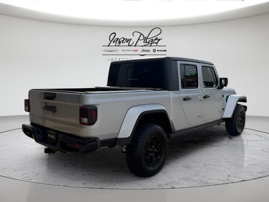 Used 2022 Jeep Gladiator Willys Truck