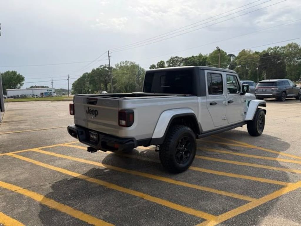 Used 2022 Jeep Gladiator Sport Truck Crew Cab