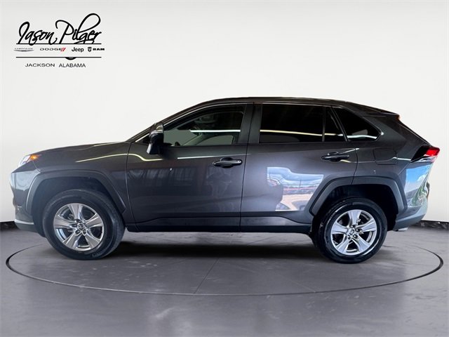 2024 Toyota RAV4 XLE photo 2
